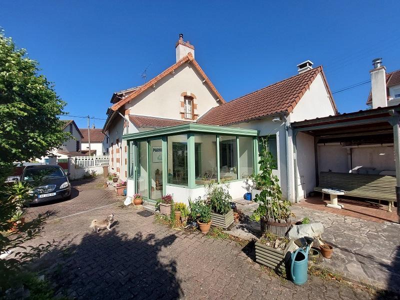 VIERZON Belle maison de ville 5 pièces