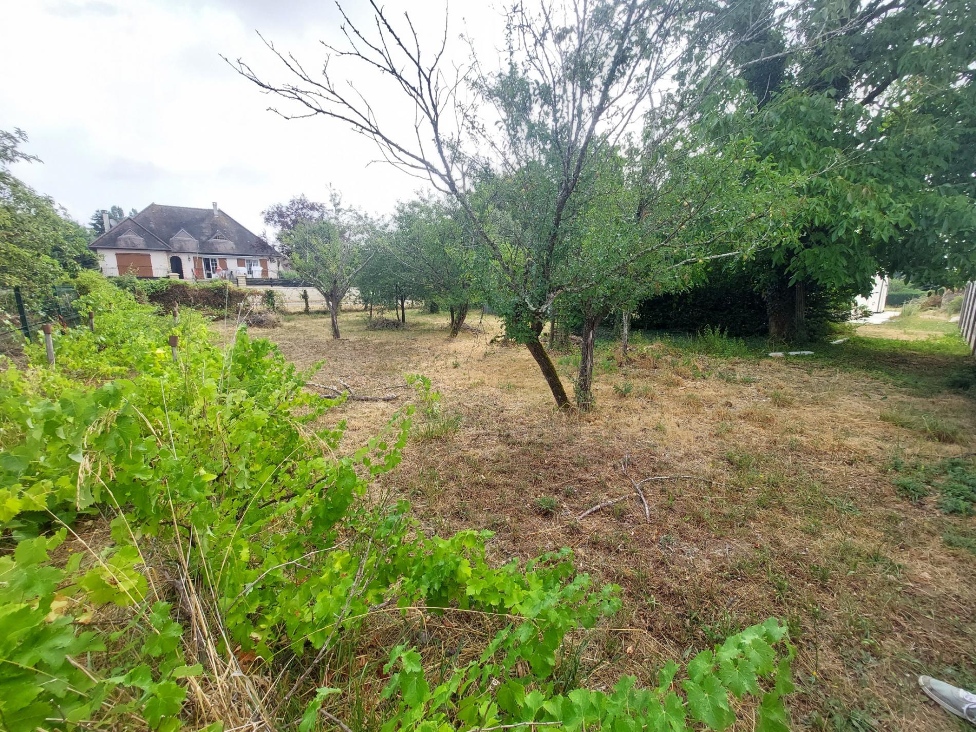 MEHUN SUR YEVRE TERRAIN CONSTRUCTIBLE