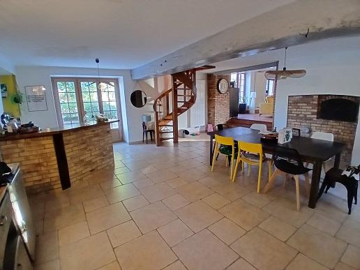 LONGERE MENNETOU SALON