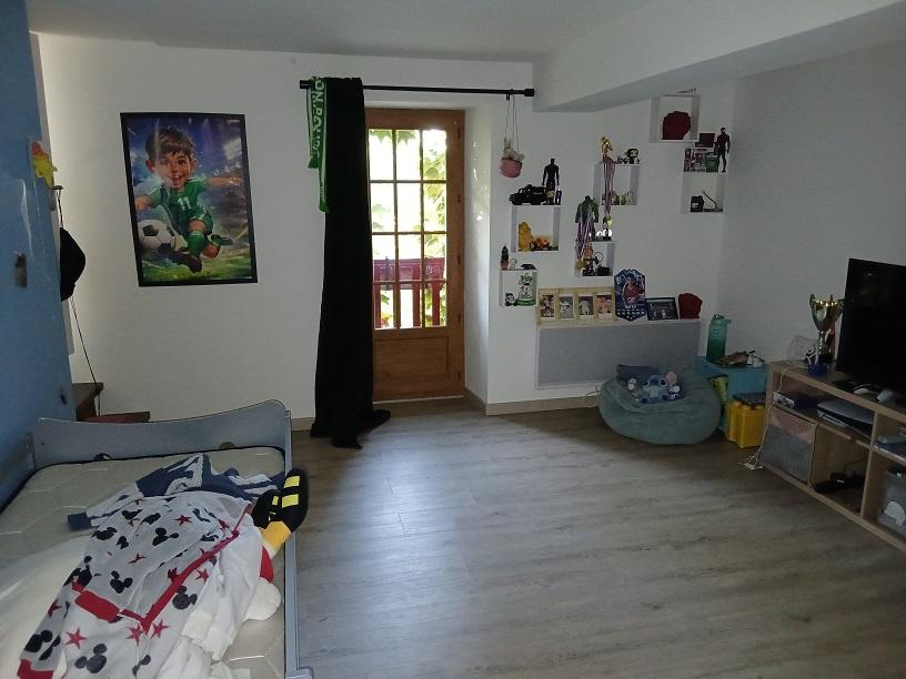 LONGERE MENNETOU SALON