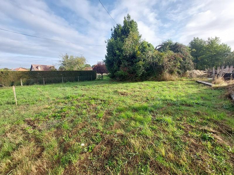 TERRAIN CONSTRUCTIBLE THEILLAY